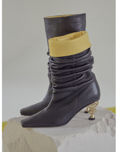  Mid-Heeled Boots