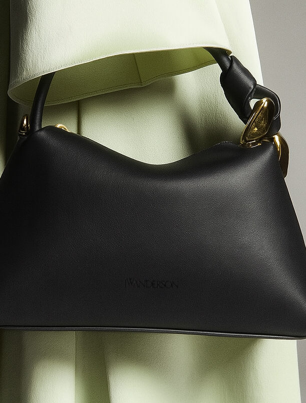 JW Anderson：敢穿你就贏！引爆社群的「概念美學」穿搭指南