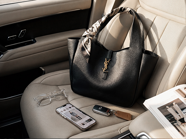 Alexander McQueen メンズブラックレザーマックイーンローラークロス